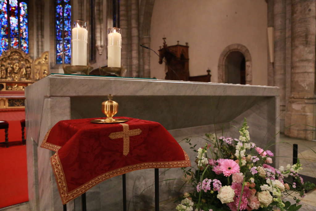 La confirmation c'est l'engagement de Dieu qui renouvelle le don de son souffle, Esprit-Saint.